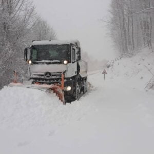 ZONGULDAK’TA DEVAM EDEN KAR YAĞIŞI NEDENİYLE 168  KÖY YOLU