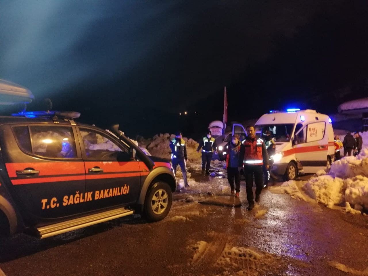 ZONGULDAK'TA EVİNDE HASTALANAN 56 YAŞINDAKİ KADININ İMDADINA UMKE EKİPLERİ YETİŞTİ.