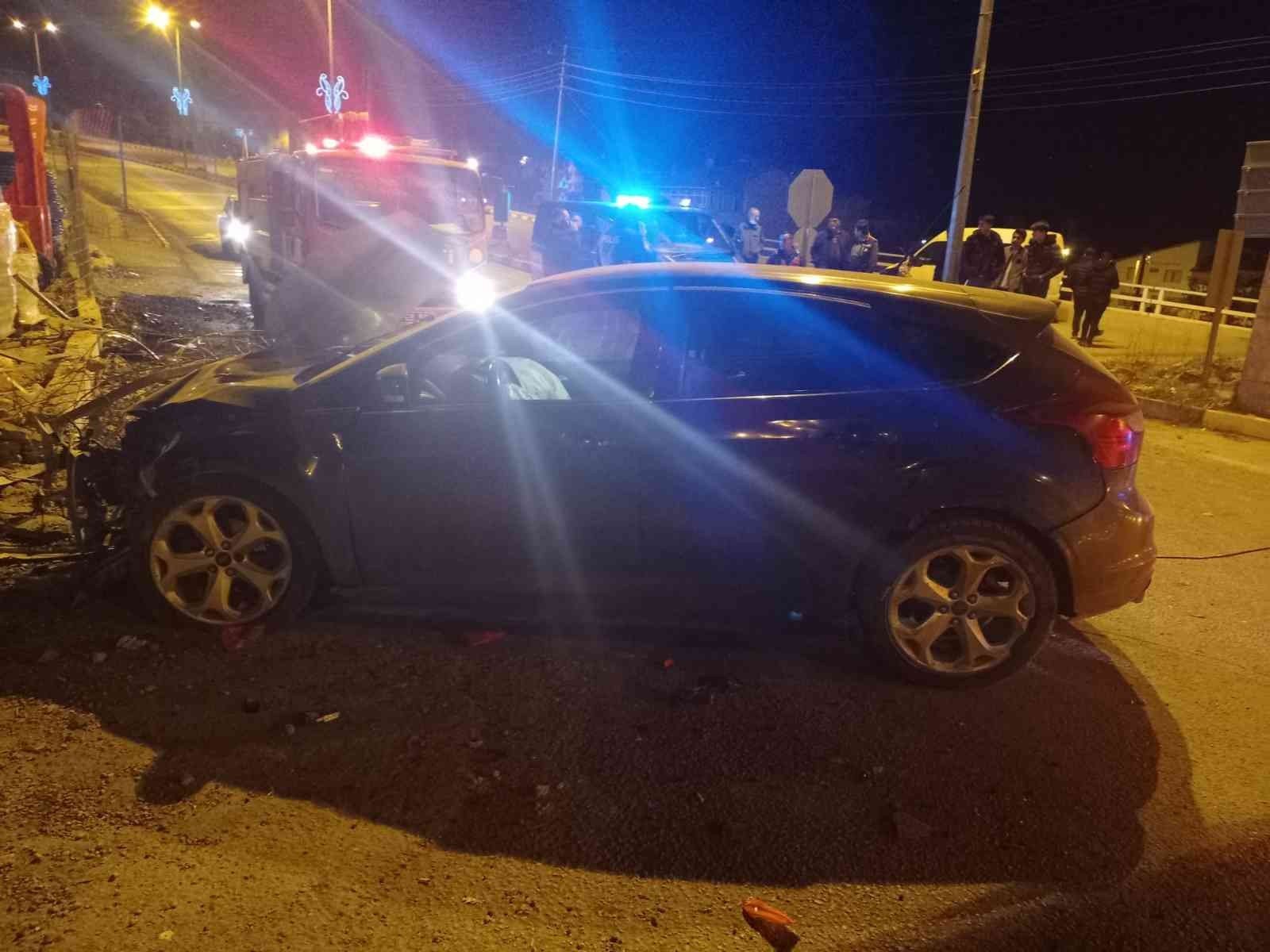 Alkollü sürücü kaza yaptı KARABÜK’ÜN ESKİPAZAR İLÇESİNDE KONTROLDEN ÇIKIP DUVARA ÇARPARAK DURABİLEN OTOMOBİLDE YARALANAN