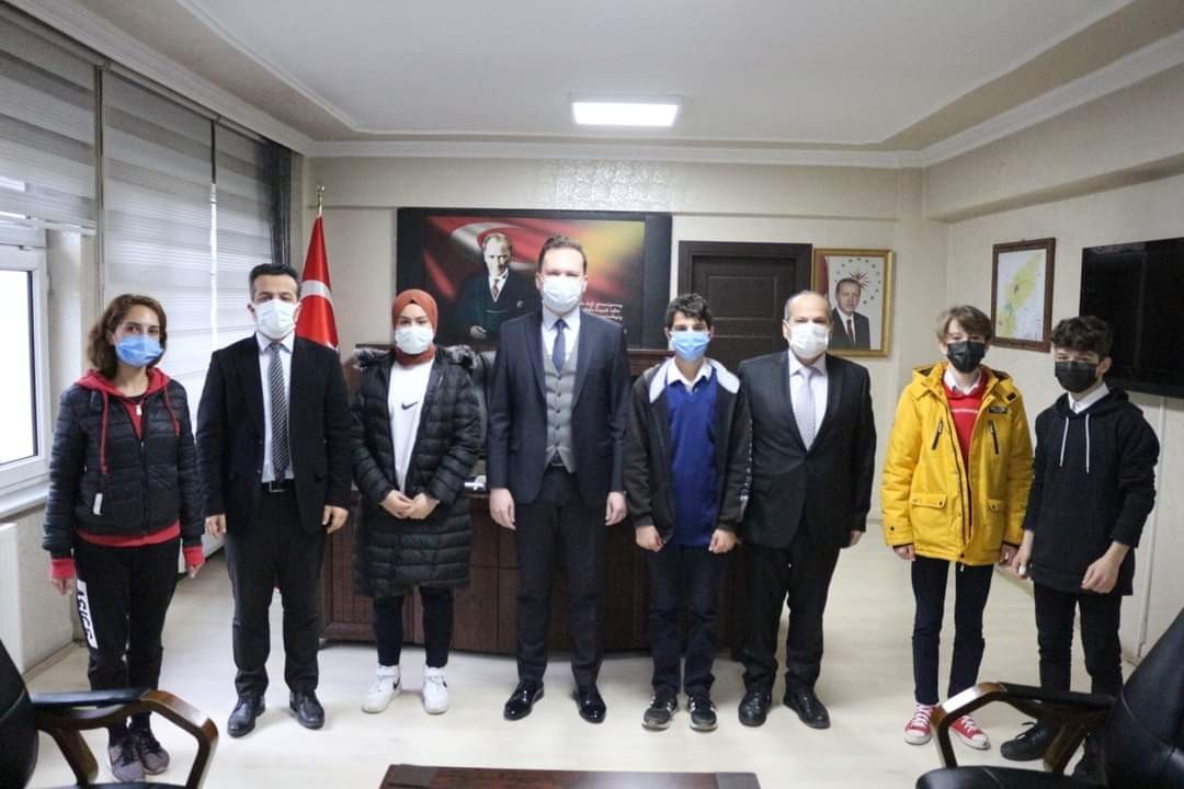 ULUS KAYMAKAMI MEHMET SADIK KILIÇ.MAKAMINDA ÖĞRETMENLERİYLE ÖGRENCİ SPORCULARI MAKAMINDA KABUL