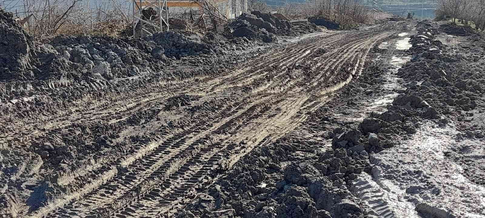 ZONGULDAK (İHA) - ALAPLI EREĞLİ OSB ARASINDAKİ KIYICAK YOLU KAÇAK