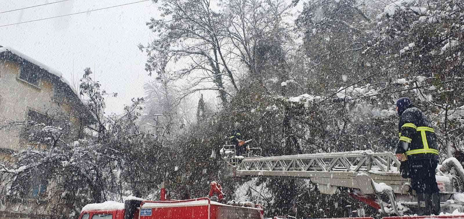 ZONGULDAK BELEDİYESİNE BAĞLI PARK VE BAHÇELER BİRİMİ VE İTFAİYE EKİPLERİ