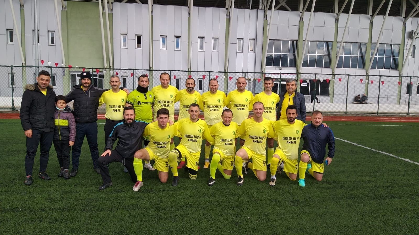 Çaycuma Veteranlar golleriyle yıldızlaşmaya devam ediyor ZONGULDAK’IN DEVREK İLÇESİNDE ZONGULDAKSPOR VETERANLAR VE ÇAYCUMA VETERANLAR KARŞI KARŞIYA