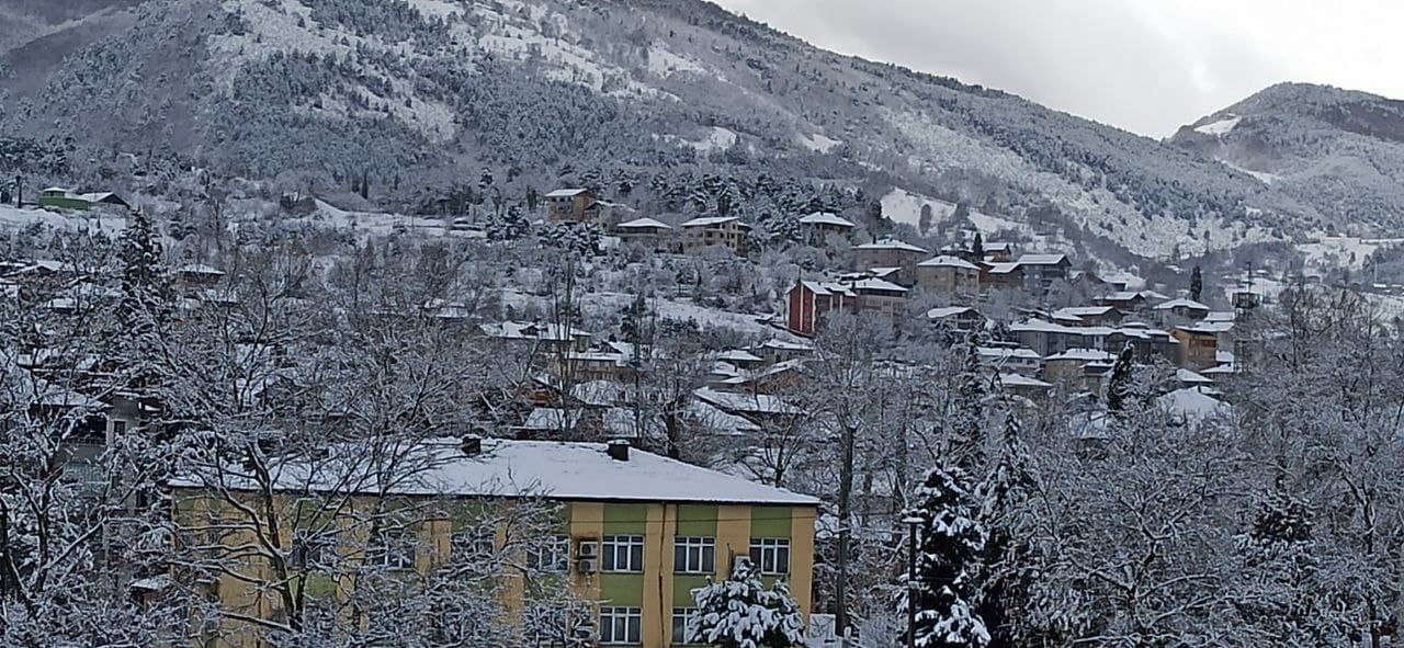 ZONGULDAK’IN DEVREK İLÇESİNE BAĞLI 63 KÖY YOLU YOĞUN KAR YAĞIŞI