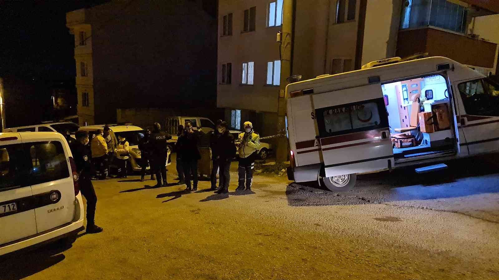 KARABÜK’TE TARTIŞTIĞI DİNİ NİKAHLI EŞİNE KIZIP ARKADAŞLARININ YANINA GİDEN GENÇ