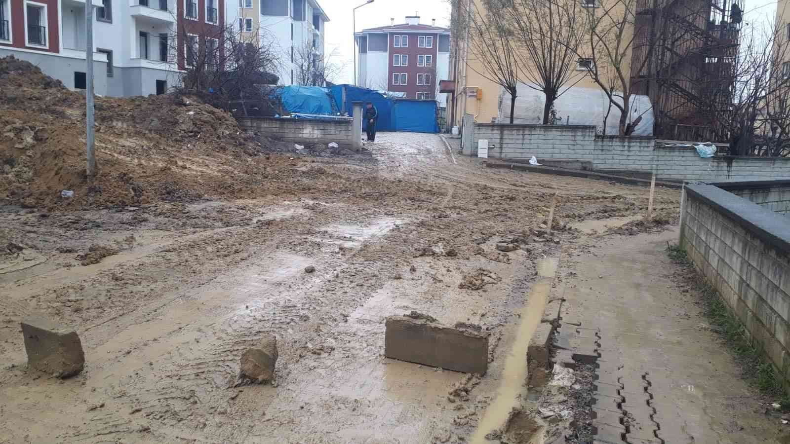 ZONGULDAK’IN ÇAYCUMA İLÇESİ VELİOĞLU MAHALLESİ TOKİ İNŞAATI YÜZÜNDEN ÇAMUR DERYASINA
