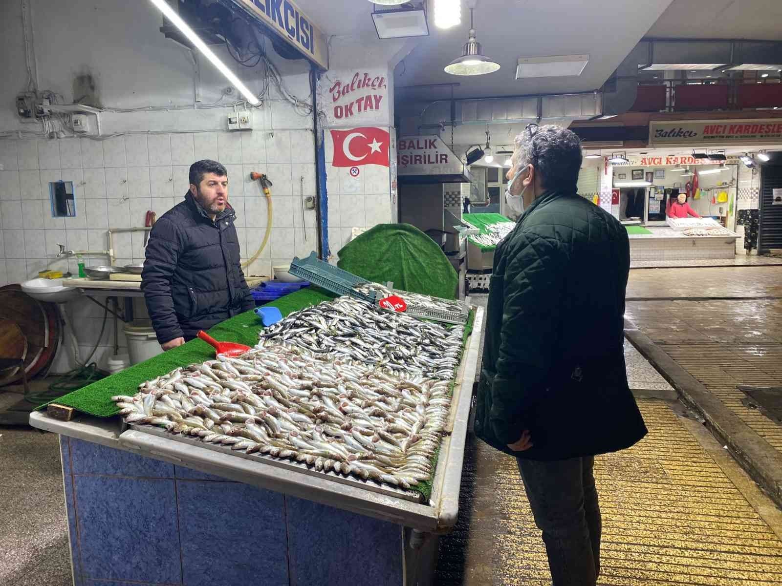İSTAVRİT YOĞUNLUĞU BALIKÇILARIN YÜZÜNÜ GÜLDÜRDÜ