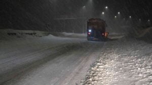 ZONGULDAK-ANKARA YOLUNDA KUVVETLİ KAR YAĞIŞI VE SİS NEDENİYLE GÖRÜŞ MESAFESİ