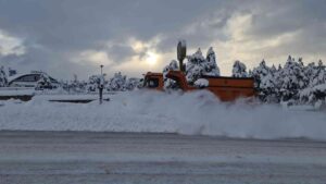 KARABÜK’TE DÜN SABAH SAATLERİNDE İTİBAREN ETKİLİ OLAN YOĞUN KAR YAĞIŞI
