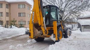 KARABÜK’TE KAR YAĞIŞI NEDENİYLE KAPALI OLAN KÖY YOLU SAYISI 7’YE