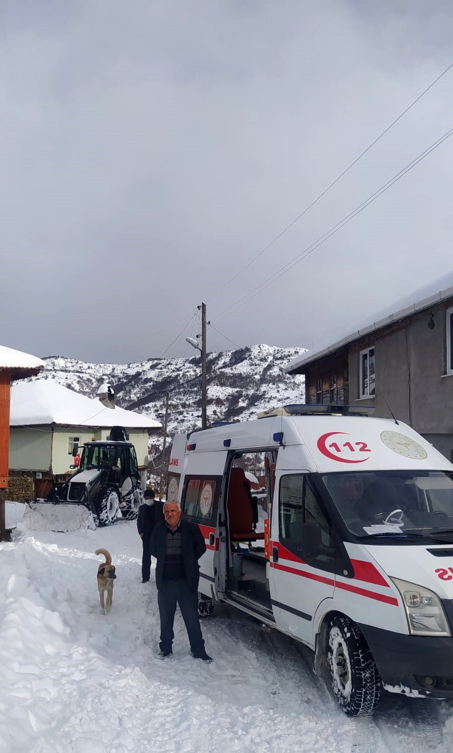 KASTAMONU’NUN HANÖNÜ İLÇESİNE KAR KALINLIĞININ 60 SANTİMETREYİ AŞTIĞI KÖYDE MAHSUR
