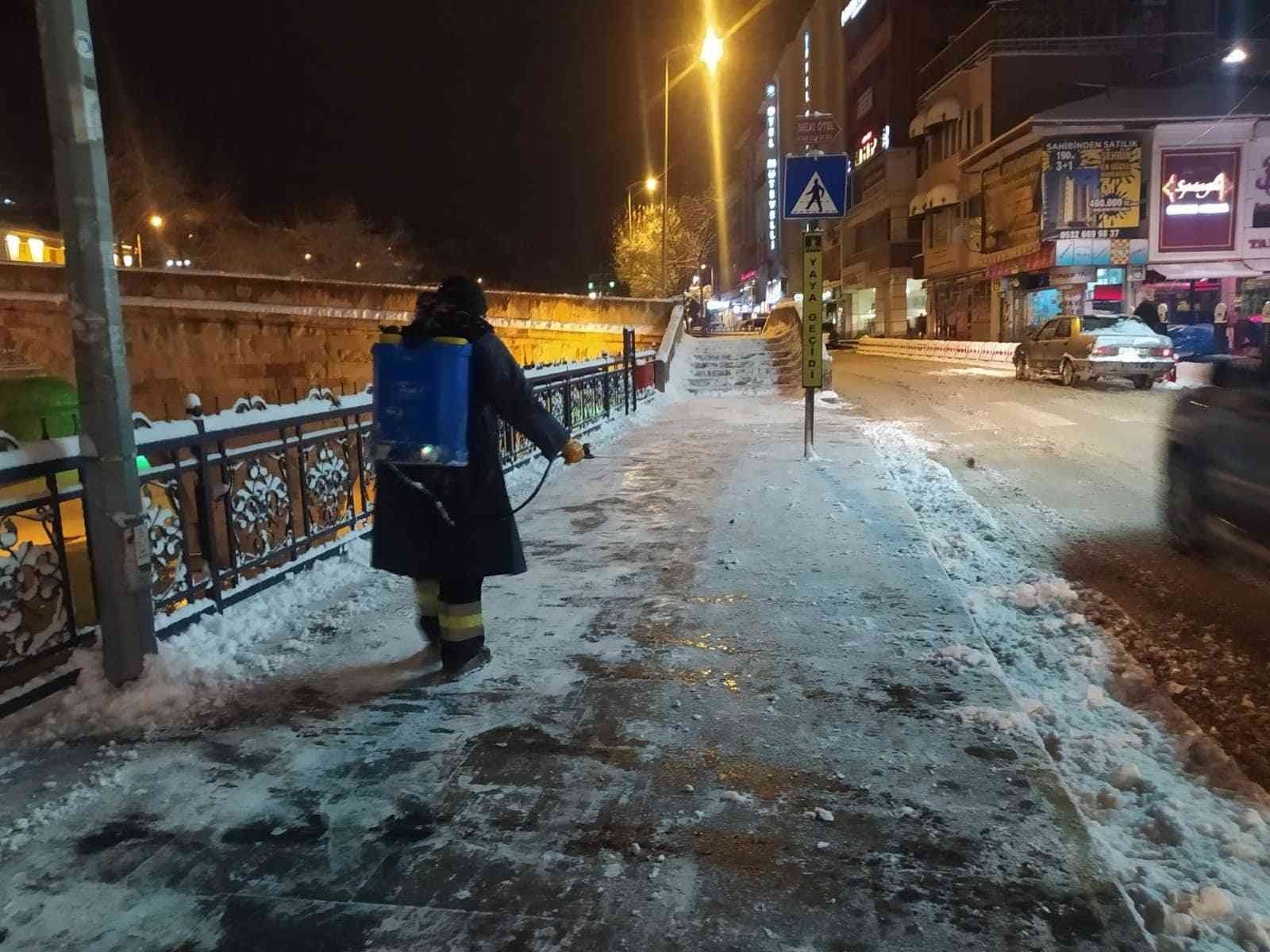 KASTAMONU’DA ÜÇ GÜNDÜR ETKİLİ OLAN KAR YAĞIŞIYLA BİRLİKTE HAZIR KITA