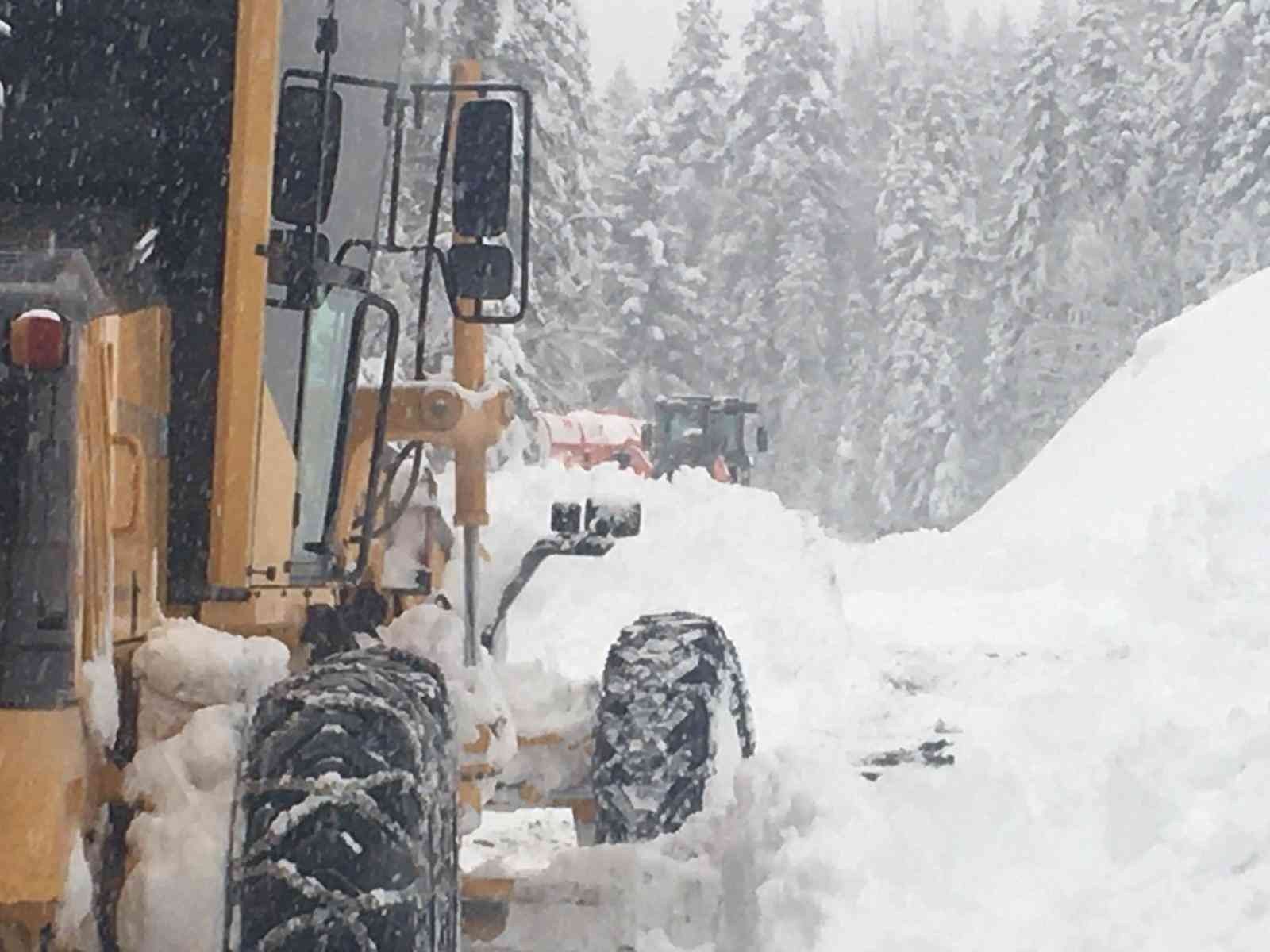 Kastamonu’da 612 köy yolu ulaşıma kapandı KASTAMONU’DA ETKİLİ OLAN YOĞUN KAR YAĞIŞI SEBEBİYLE 612 YERLEŞİM YERİNİN