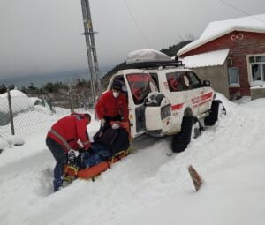 KASTAMONU GENELİNDE ETKİSİNİ SÜRDÜREN YOĞUN KAR YAĞIŞI SEBEBİYLE YOLU ULAŞIMA