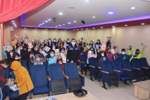 KASTAMONU’NUN AĞLI İLÇESİNDE ÖĞRENCİLERE “SOSYAL MEDYA BAĞIMLILIĞI” VE “POLİSLİK MESLEK