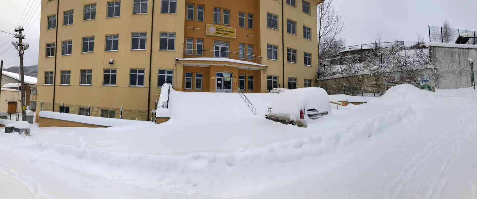 KASTAMONU'DA YOĞUN BİR ŞEKİLDE ETKİLİ OLAN KAR YAĞIŞI SONRASI İNEBOLU,