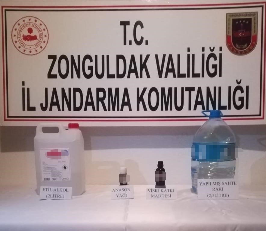 KENDİ EVİNDE YAPTI SAHTE ALKOLLE ZEHİRLENDİ