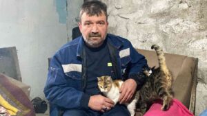 KARABÜK’TE ÇELİK İŞÇİSİ MURAT MADAK, ZOR GEÇEN KIŞ ŞARTLARINDA YİYECEK