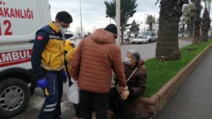 ZONGULDAK'IN EREĞLİ İLÇESİNDE MOTOSİKLETİN ÇARPTIĞI KADIN YARALANDI.