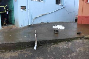 ZONGULDAK'IN EREĞLİ İLÇESİNDE OCAKTA UNUTULAN YEMEĞİN TUTUŞMASI SONUCU KISA SÜRELİ