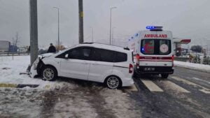 ZONGULDAK’IN ALAPLI İLÇESİNDE SEYİR HALİNDEKİ HAFİF TİCARİ KAMYONET BUZLANMA VE