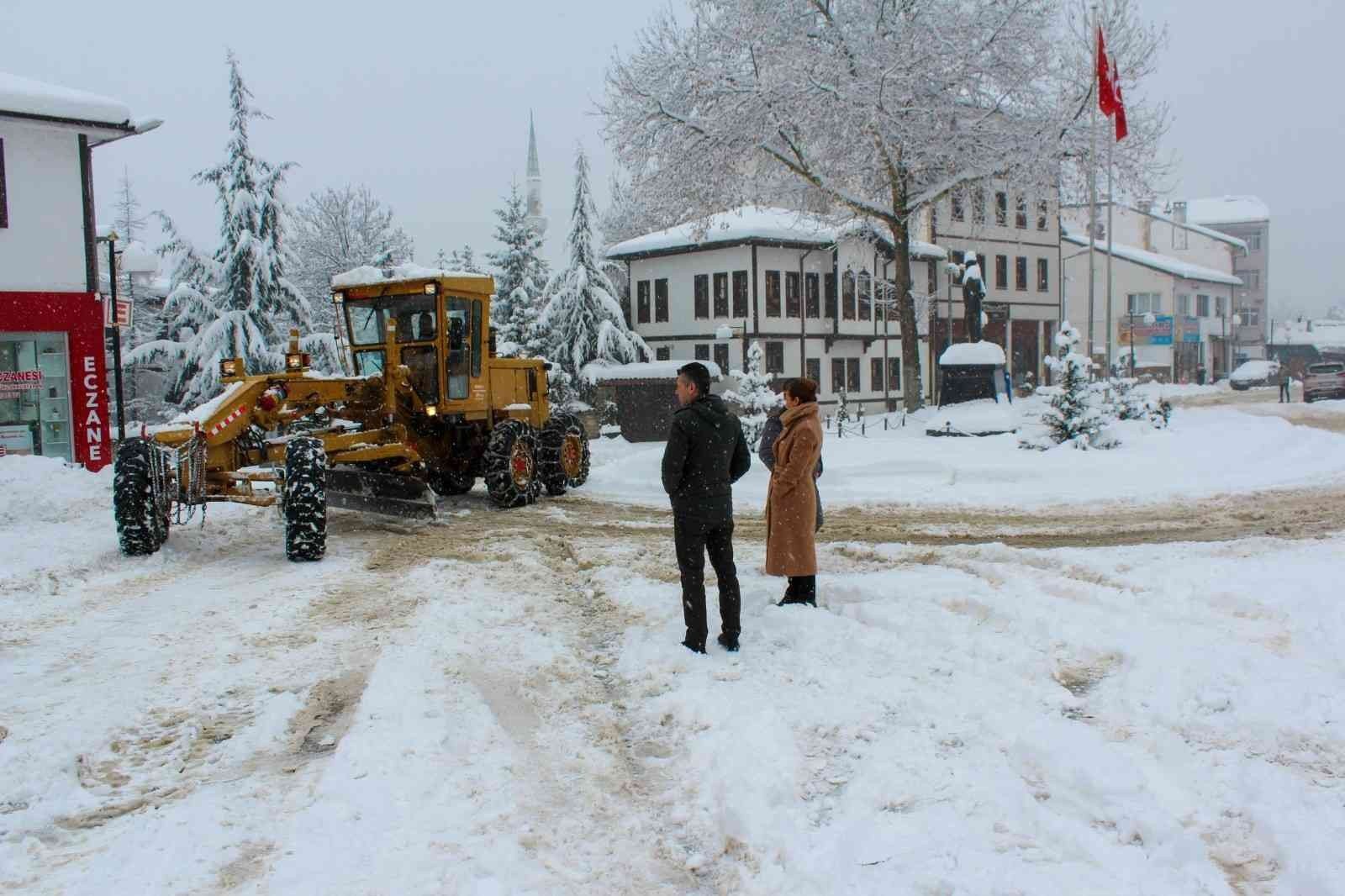 KARABÜK’ÜN SAFRANBOLU İLÇESİNE SON 60 YILIN KAR YAĞIŞI REKORU KIRILIRKEN,