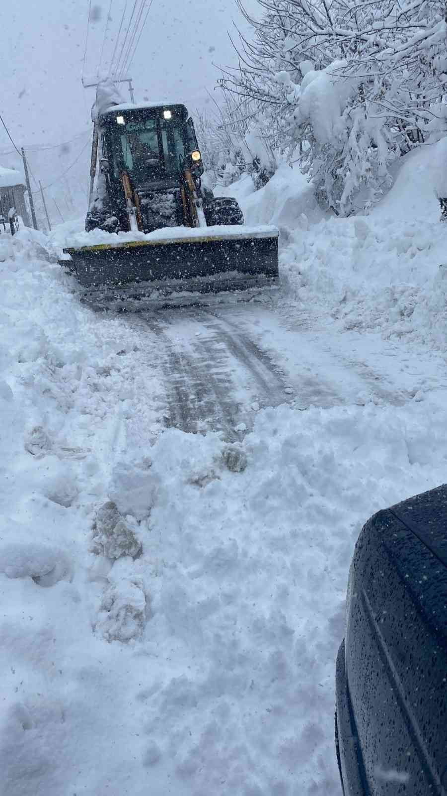 ZONGULDAK’TA DEVAM EDEN KAR YAĞIŞI NEDENİYLE 248 KÖY YOLU ULAŞIMA