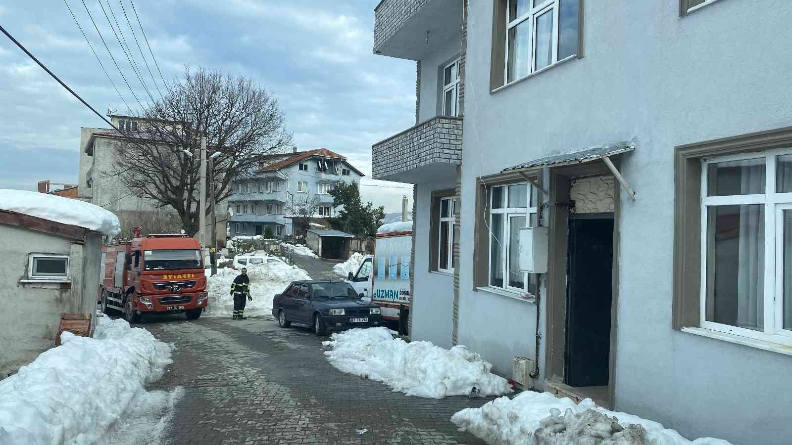 ZONGULDAK’TA BOŞ BİR EVDE ÇIKAN YANGIN PANİĞE NEDEN OLDU.