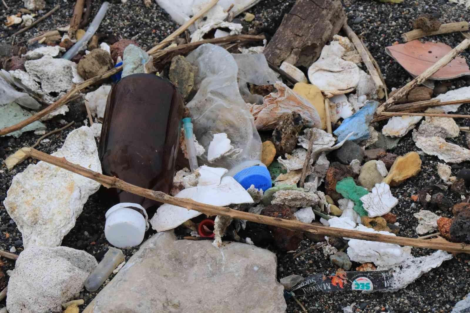 ZONGULDAK'TA HAFTA SONUNU DENİZ KENARINDA GEÇİRMEK İSTEYEN VATANDAŞLAR KOZLU İLÇESİNDEKİ