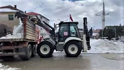 KARABÜK’ÜN EFLANİ İLÇESİNDE KEPÇE YARDIMIYLA CADDE, SOKAK VE KALDIRIMLARDAN TOPLANAN