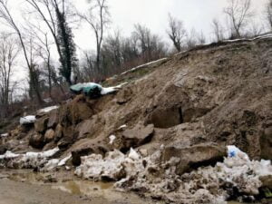 KARABÜK’ÜN YENİCE İLÇESİNE BAĞLI DEĞİRMENYANI KÖYÜNDE KARLARIN ERİMESİ SONUCU MEYDANA