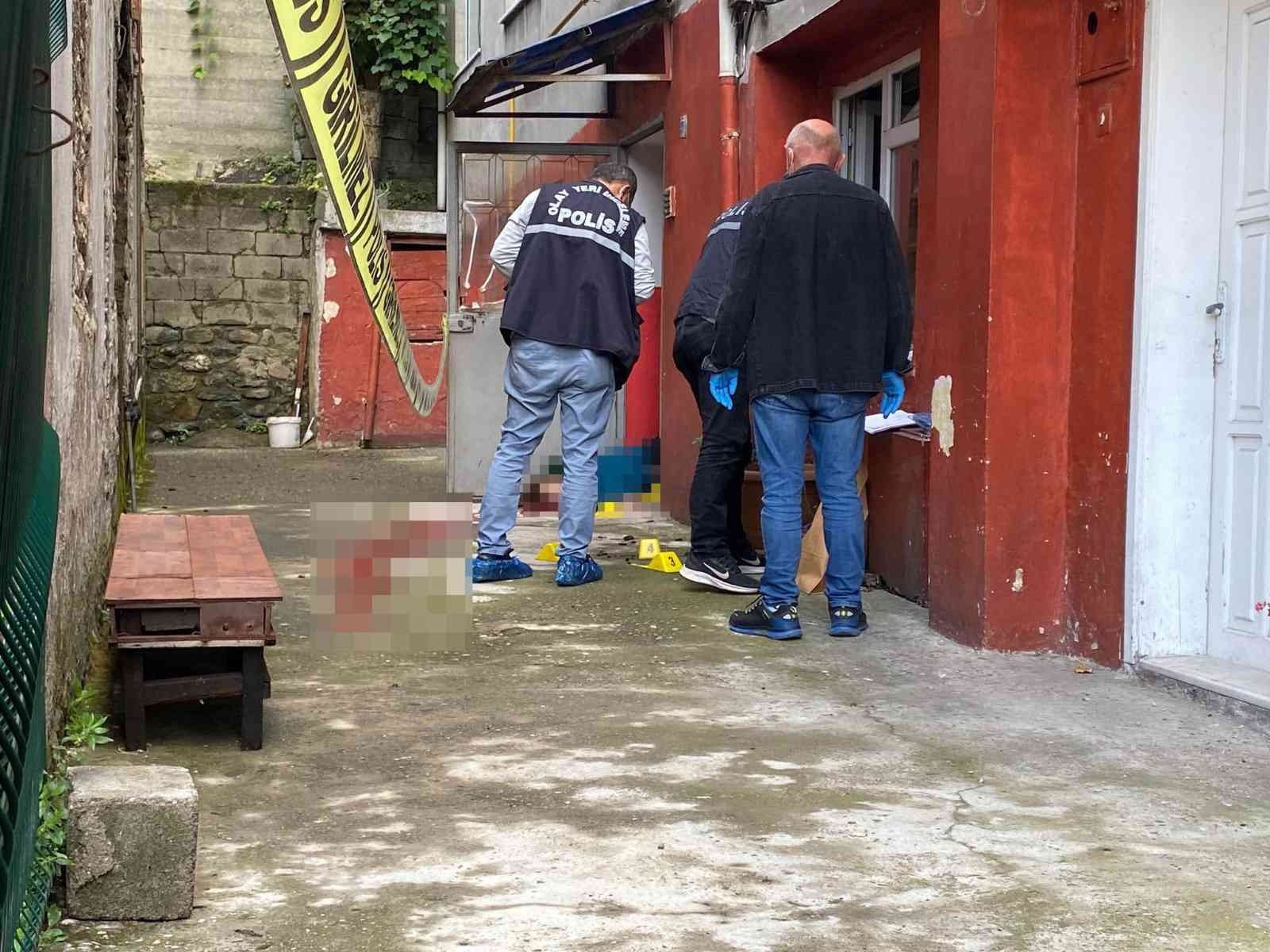 ZONGULDAK'TA BOŞANMAK İSTEDİĞİ İÇİN OĞLUYLA BAŞKA EVE TAŞINAN EŞİ GÜLTEN