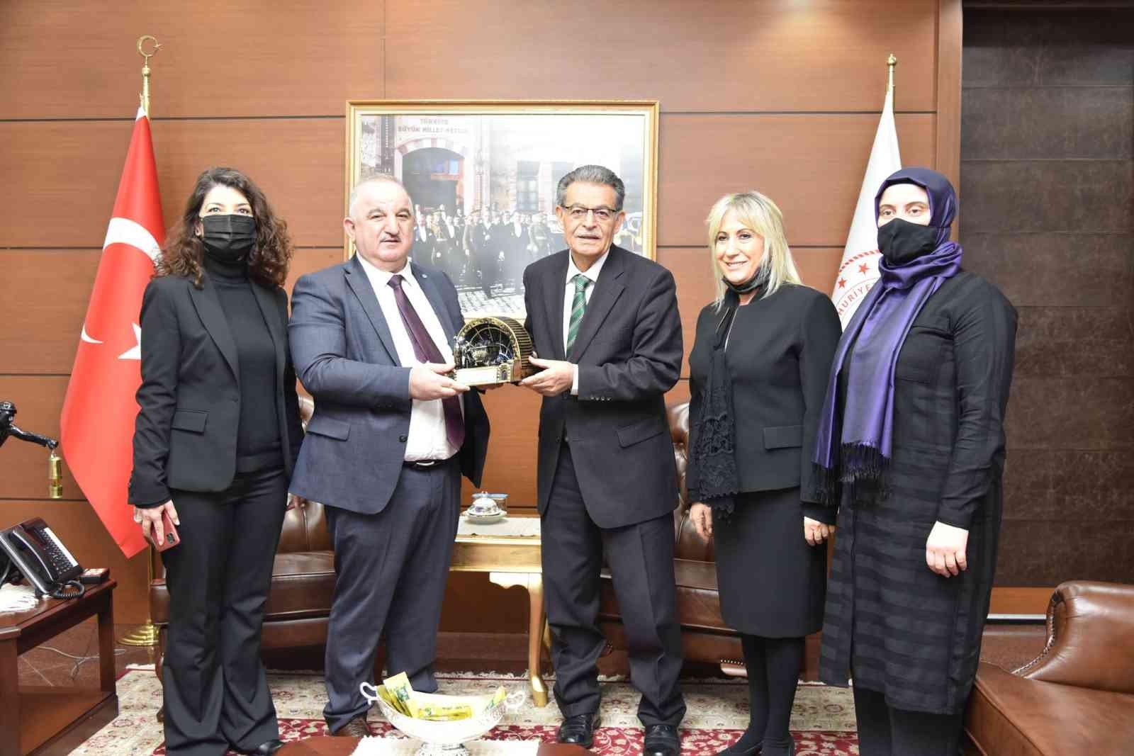 ESKİ TARIM VE KÖYİŞLERİ BAKANI PROF. DR. SAMİ GÜÇLÜ BİR