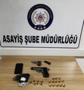 KARABÜK’TE EVİNE GİTTİKLERİ ŞAHSI AYAĞINDAN SİLAHLA KAÇAN 2 KİŞİ ASAYİŞ