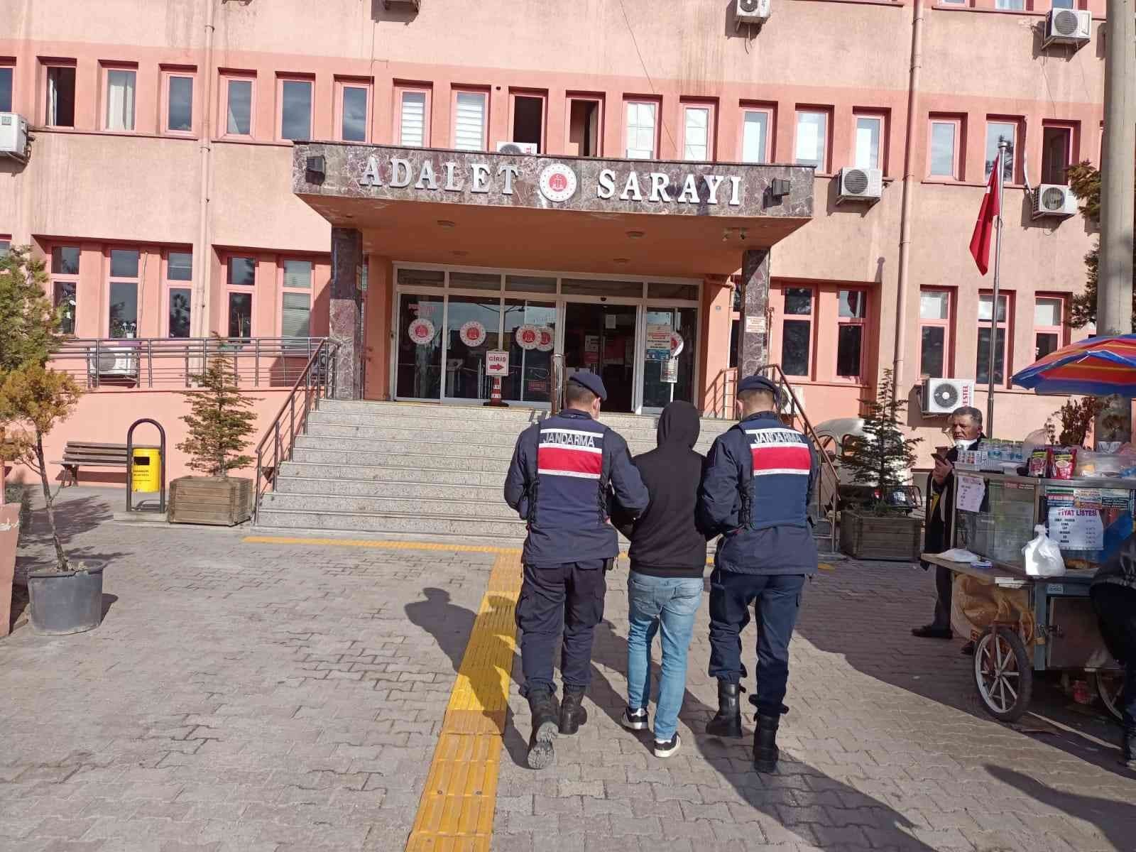 KARABÜK'TE BİR EVDE MEYDANA GELEN HIRSIZLIK OLAYIYLA İLGİLİ GÖZALTINA ALINAN