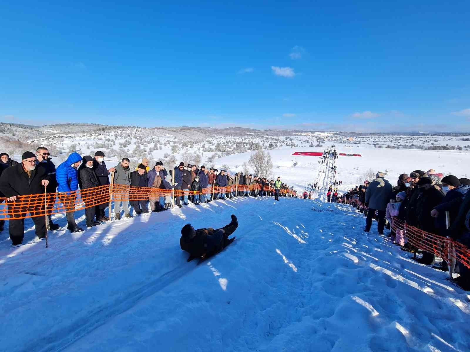 KASTAMONU’NUN AĞLI İLÇESİNDE YETERLİ KAR YAĞMADIĞI VE SALGIN NEDENİYLE 5