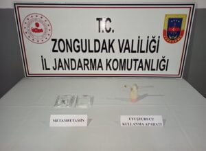ZONGULDAK’TA 2 ŞAHSIN ÜZERİNDE VE ARAÇTA YAPILAN ARAMADA 10 GRAM