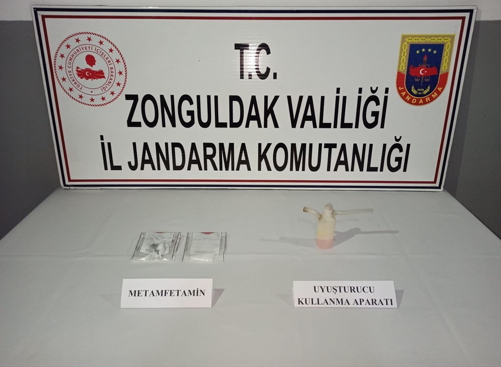 ZONGULDAK’TA 2 ŞAHSIN ÜZERİNDE VE ARAÇTA YAPILAN ARAMADA 10 GRAM