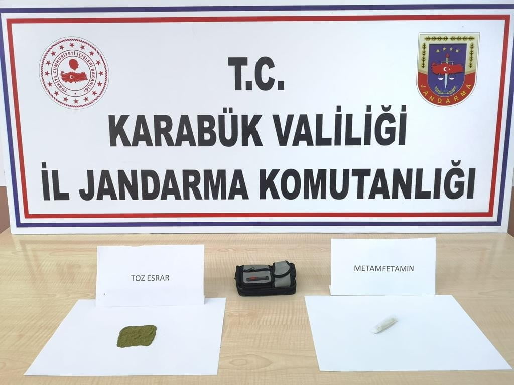 KARABÜK'ÜN SAFRANBOLU İLÇESİNDE JANDARMA EKİPLERİNCE YAPILAN OPERASYONDA ÜZERİNDE 10 GRAM