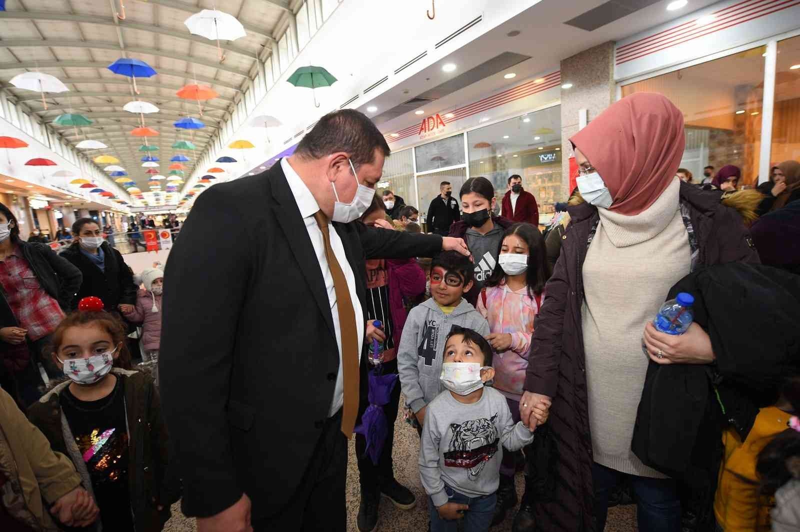 Kastamonu’da aileler, ‘Malazgirt 1071’ filmini ücretsiz izledi KASTAMONU BELEDİYESİ KÜLTÜR VE SANAT ETKİNLİKLERİ KAPSAMINDA ÜCRETSİZ SİNEMA FİLMİ