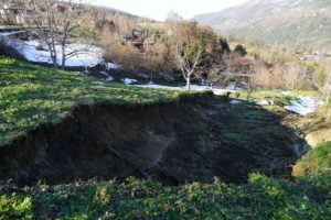KASTAMONU’NUN ÇATALZEYTİN İLÇESİNDE HEYELANLAR DEVAM EDİYOR.