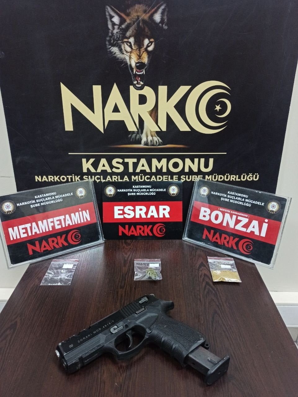 Kastamonu’da uyuşturucu operasyonu KASTAMONU İL EMNİYET MÜDÜRLÜĞÜ NARKOTİK SUÇLARLA MÜCADELE ŞUBE MÜDÜRLÜĞÜNCE GERÇEKLEŞTİRİLEN