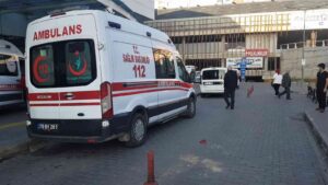 KARABÜK’ÜN ESKİPAZAR İLÇESİNDE KENDİSİNİ SİLAHLA VURARAK YARALAYAN ŞAHIS HASTANEYE KALDIRILDI.