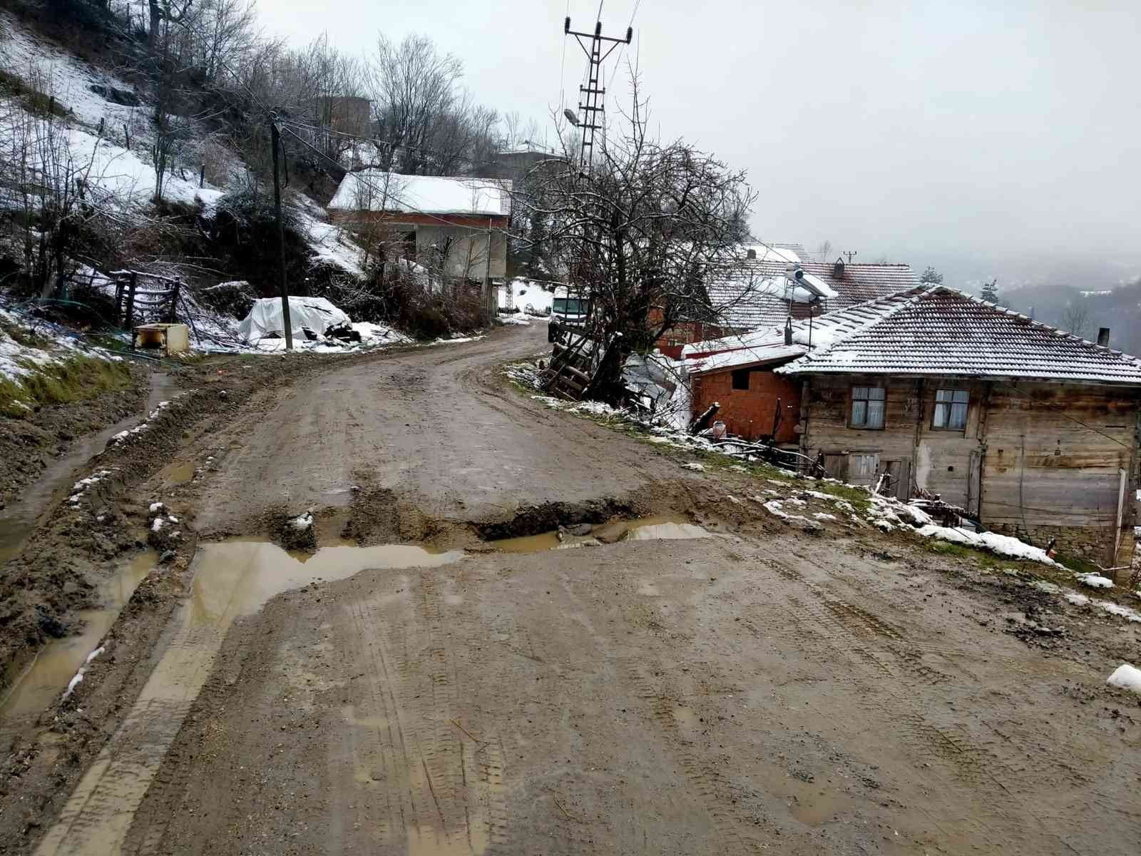 KARABÜK’ÜN YENİCE İLÇESİNE BAĞLI DEĞİRMENYANI KÖYÜNDE ERİYE KAR SULARI SONRASI