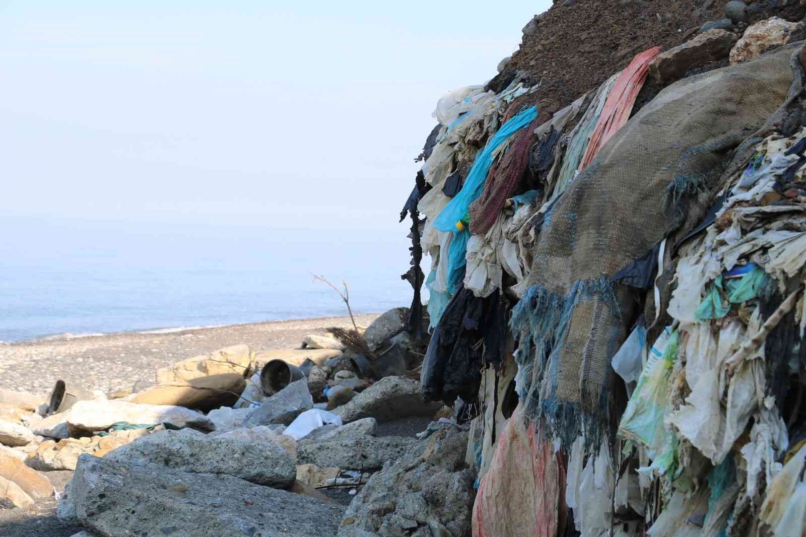 ZONGULDAK'TA DEV DALGALARIN YILLAR ÖNCE VAHŞİ DEPOLAMA ALANI OLARAK KULLANILAN