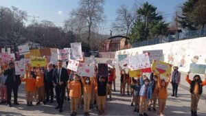 ZONGULDAK'TA İLKÖĞRETİM OKULU ÖĞRENCİLERİ KAN BAĞIŞININ ÖNEMİNE DİKKAT ÇEKTİ.