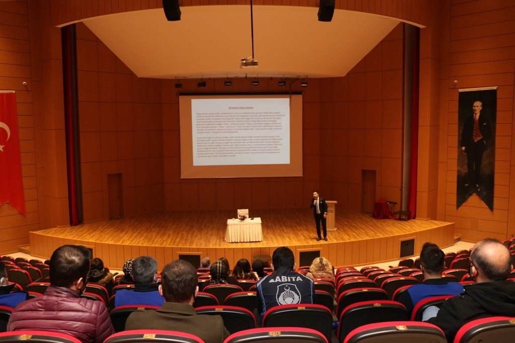 Safranbolu’da hizmet içi eğitimler devam ediyor SAFRANBOLU BELEDİYESİ İNSAN KAYNAKLARI MÜDÜRLÜĞÜ GÖZETİMİNDE UZMAN EĞİTİMCİLERİN VERDİĞİ HİZMET