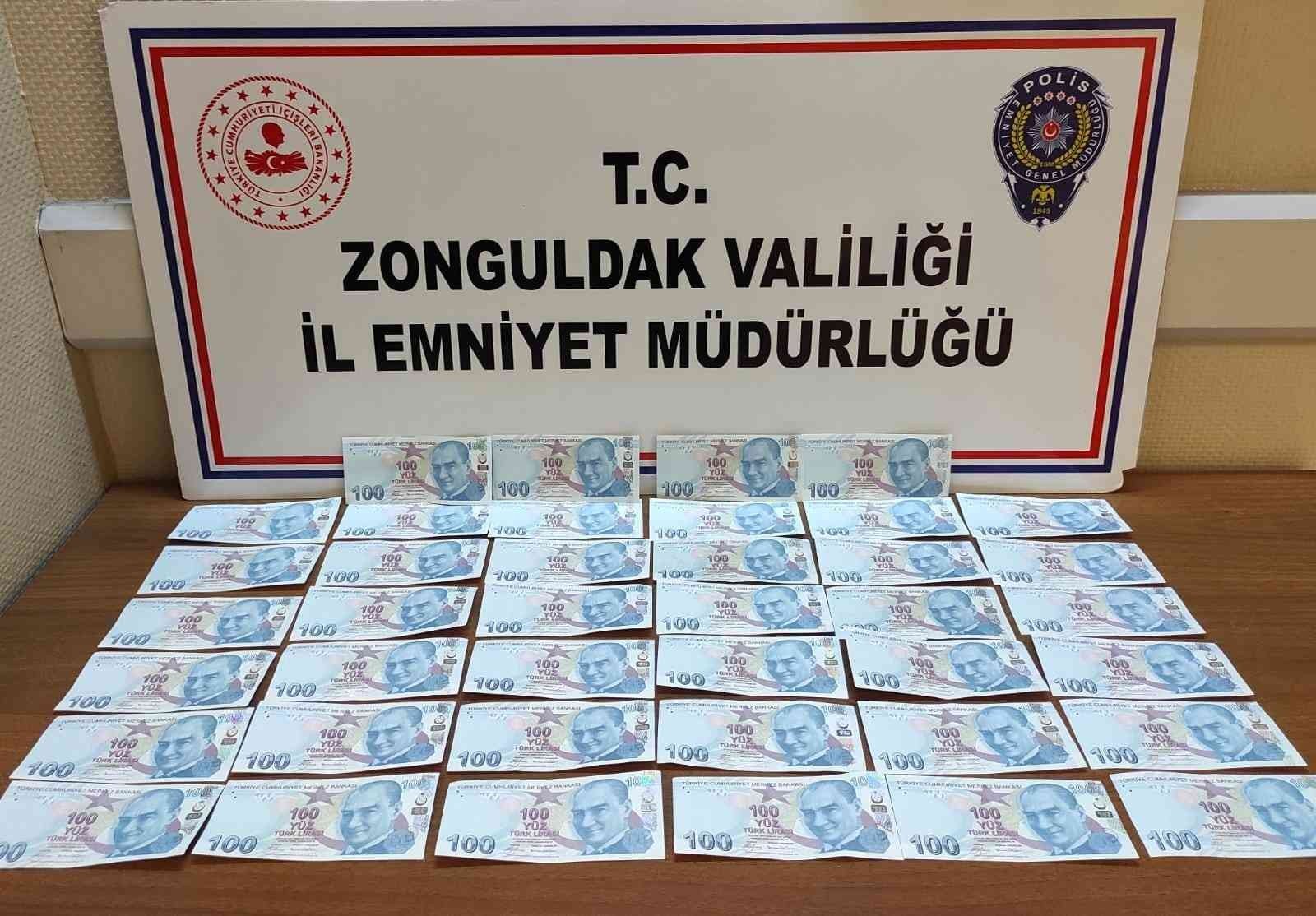 Sahte banknotları tedavüle sokan 3 şüpheli yakalandı ZONGULDAK’TA SAHTE 100 TL’LİK BANKNOTLARI TEDAVÜLE SOKAN 3 ŞÜPHELİ YAKALANDI.