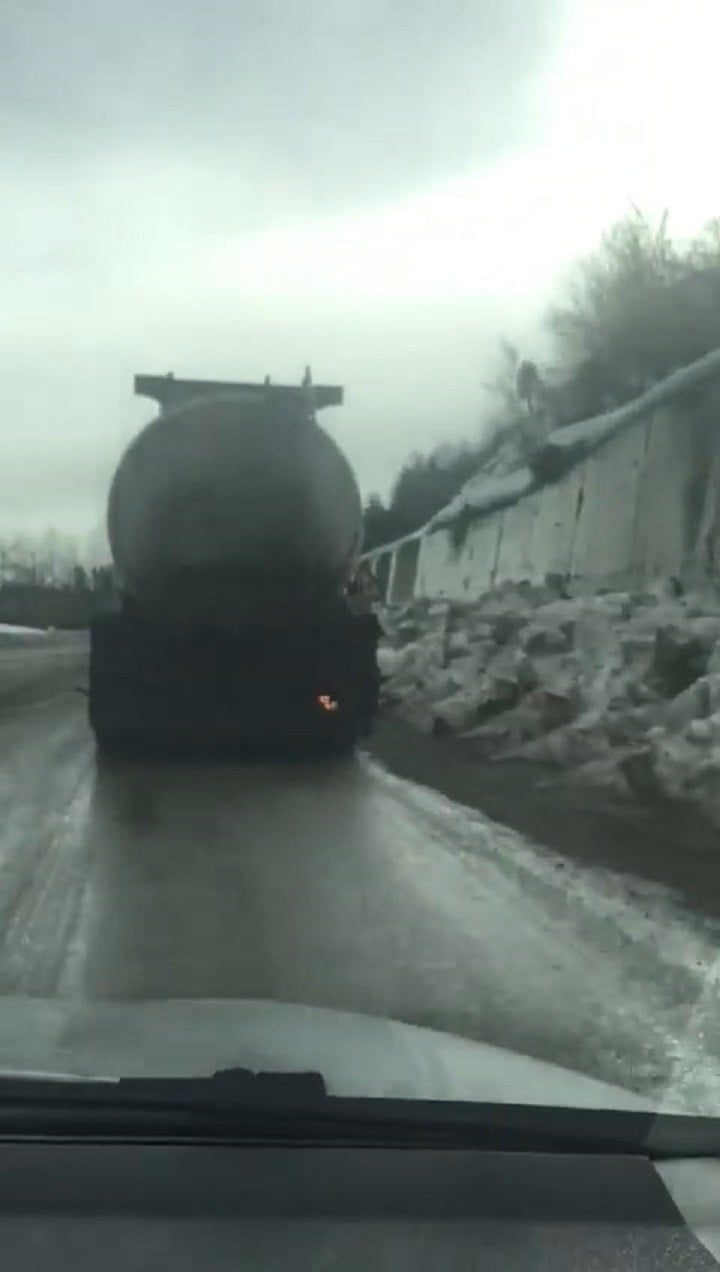 KASTAMONU'DA SEYİR HALİNDE OLAN BİR TANKERİN ARKA BÖLÜMÜNDEN ALEVLER YÜKSELMEYE
