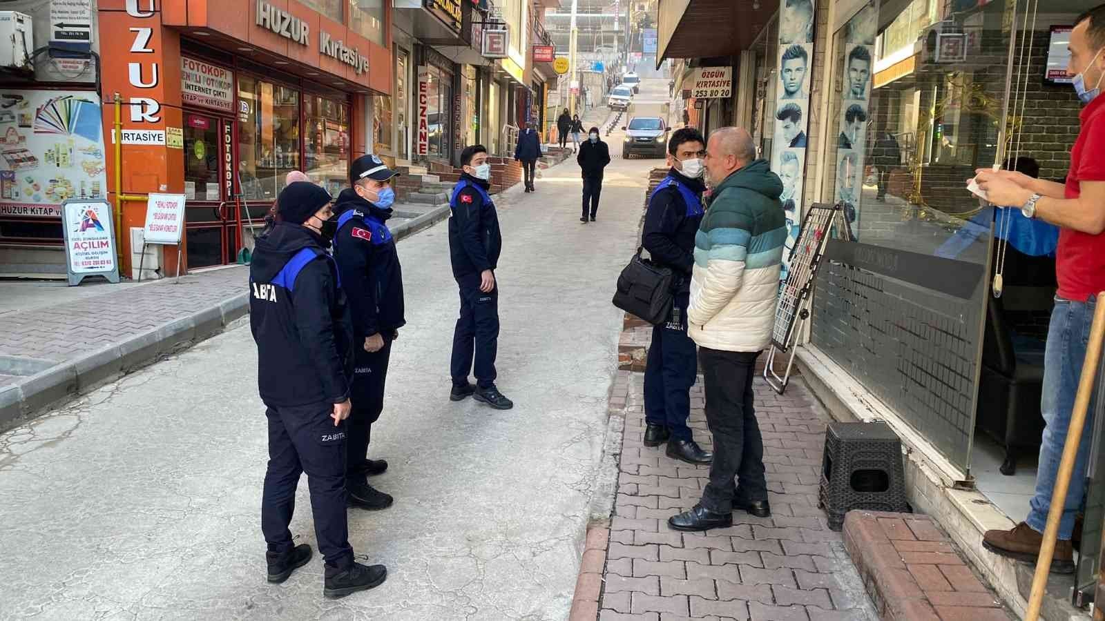 ZONGULDAK'TA ZABITA EKİPLERİ KENT MERKEZİNDE SOSYAL MESAFE, MASKE VE HİJYEN
